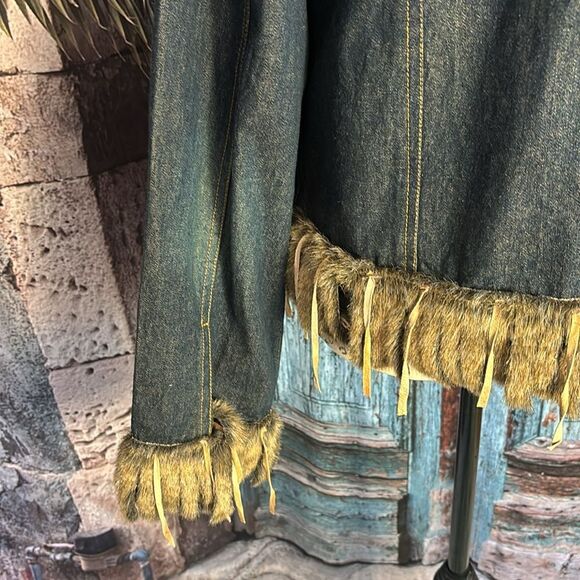 Moka denim jacket NWT, size medium, faux fur and sueded fringe trim - Picture 10 of 16